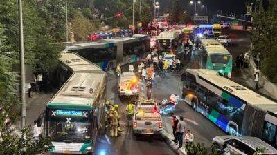 Два автобуса столкнулись на въезде в Иерусалим, 33 пострадавших