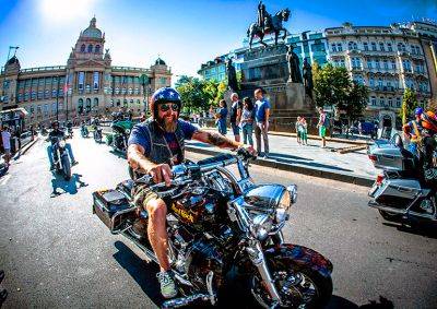 В субботу в центре Праги состоится масштабный мотопробег Harley-Davidson