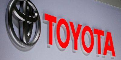 Из-за сбоя систем. Toyota приостановила работу 14 заводов в Японии - biz.nv.ua - Украина - Япония - Reuters