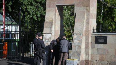 В Петербурге оцепили два кладбища, вероятно, из-за похорон лидеров ЧВК "Вагнер"