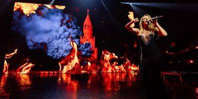 Визуализировала мечты украинцев. Тина Кароль «сожгла» Кремль во время концерта в Киеве