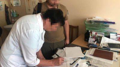 На Киевщине глава ВВК выписывала "липовые" справки уклонистам за 10 тысяч долларов