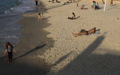 Из-за загрязнения воды закрыты некоторые пляжи в Тель-Авиве и Бат -Яме