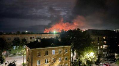 «Хлопки» в рф – в районе Псковского аэропорта сильные взрывы и пожар