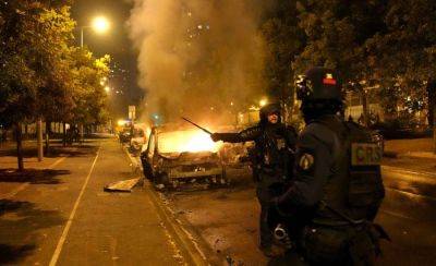 «Мы не можем сюда даже сунуться!» — «Они расисты!» Париж после беспорядков: мнения полиции и жителей пригородов - obzor.lt - Франция - Париж - Протесты