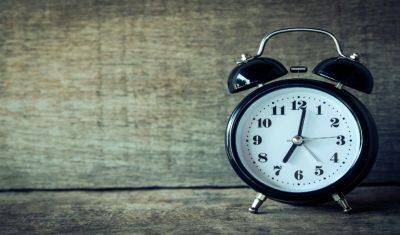 Как приучить себя вставать рано без будильника: методы, которые помогут наладить биологические часы