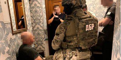 ГБР задержала чиновника Киевской военной администрации, он за деньги помогал мужчинам выехать за границу