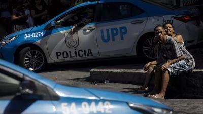 Бразилия: десятки людей погибли в результате полицейских рейдов в фавелах