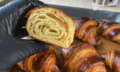 Такие продают в парижских пекарнях: как испечь настоящие французские круассаны