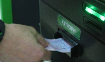 "ПриватБанк" лишает украинцев последних средств из-за сбоя банкоматов: "Прошли сутки, денег нет"