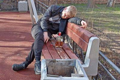 «Мужчины в селах Латвии просто спиваются. И эта проблема серьезнее высокого НДС»: предприниматель