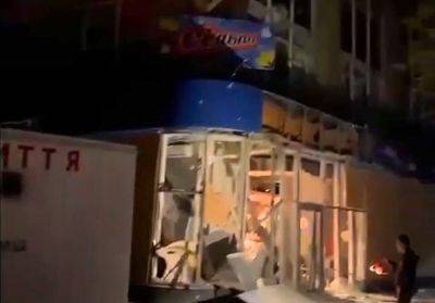 Удар по Херсону 3 августа – россияне обстреляли ТРЦ и медучреждение, без пострадавших – видео