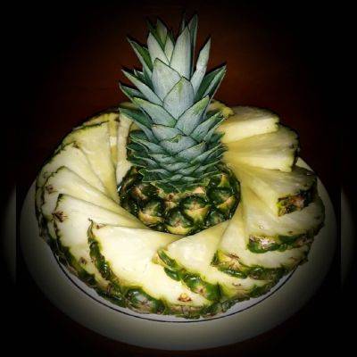 Экзотический фрукт может нанести вред здоровью: врачи рассказали об опасном свойстве ананаса