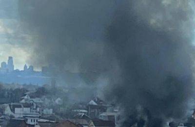Вспыхнули пожары после ракетной атаки на Киев: что известно о последствиях и пострадавших