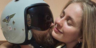 После прощания в Киеве. Девушка погибшего пилота Джуса опубликовала их совместное фото — украинцы с болью отреагировали