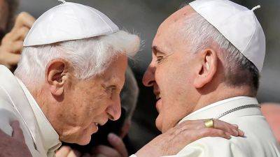 "Антипапа" Франциск: в небе над Италией появились послания в подкрепление теории заговора Ватикана