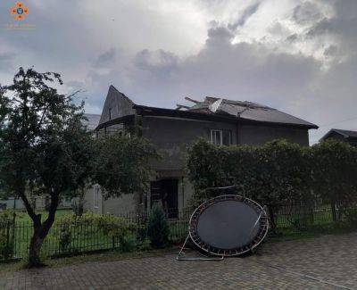 Непогода в Ивано-Франковской области - ГСЧС ликвидируют последствия урагана - фото