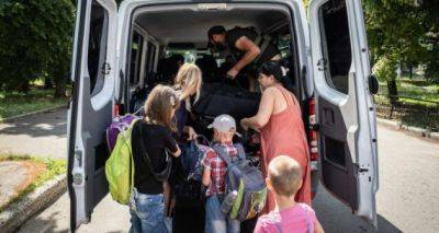 Объявлена обязательная эвакуация в еще пяти населенных пунктах. Вывозят не только детей