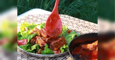 Тушеные ребрышки в томатном соке с черносливом: сытный и пикантный ужин