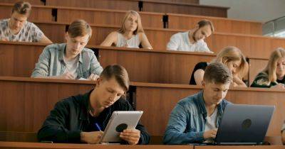 Топ 10 лучших ноутбуков и планшетов для учебы: как выбрать гаджет школьнику или студенту - focus.ua - США - Украина - Microsoft