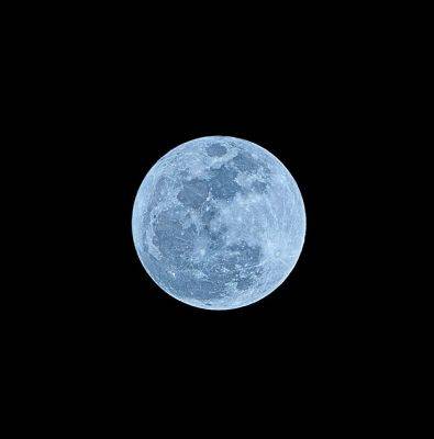 Голубая Луна 31 августа взошла над Землей - фото