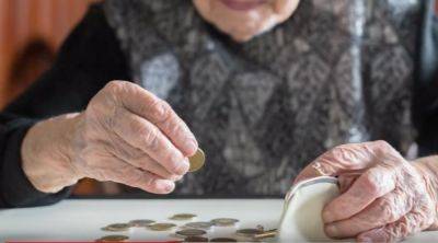 Украинцам выплатят пенсию за три года: что нужно сделать