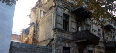 "Жители услышали грохот": в историческом центре Одессы рухнула стена дома 20 века, кадры