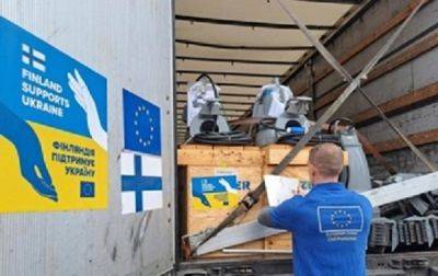 Финляндия передала Украине водоочистительное оборудование и машины "скорой"