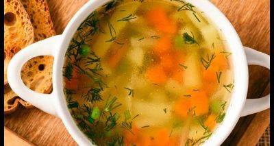 Бульон станет золотистым и аппетитным на вид: поможет необычная добавка к супу