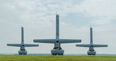 "Умные" дроны V-BAT заставили летать роем: как военные будут их применять (видео)