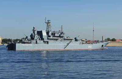 Военный корабль РФ «Оленегорский горняк» ночью повредил дрон СБУ — СМИ (видео)