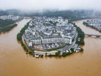 Самое сильное наводнение с 1663 года: в Китае река Хайхэ вышла из берегов