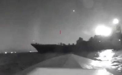 Морской дрон подбил корабль Оленегорский горняк - видео момента удара