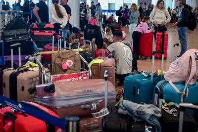 Аэропорт Бен-Гурион заполнен разгневанными пассажирами, администрация отрицает наличие забастовки