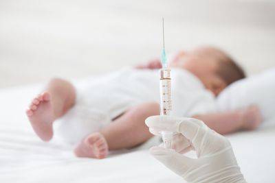 В США введена новая прививка для младенцев, защищающая от опасного вируса