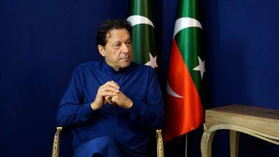 Экс-премьер Пакистана Хан получил три года тюрьмы по делу о коррупции