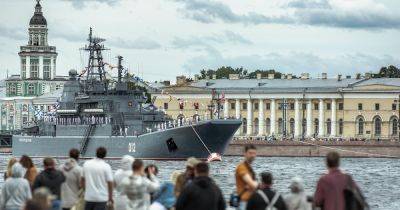 Пробиты отсеки: корабль ВС РФ в Новороссийске сильно поврежден, – британская разведка