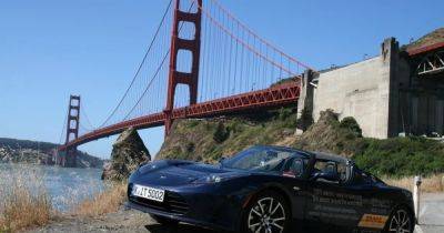 Испанец объедет вокруг света за 80 дней на 12-летнем электромобиле Tesla (фото)