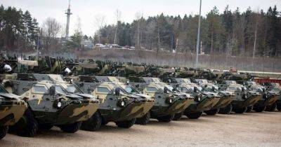 Почти сотня БТР: правительство Болгарии одобрило поставку военной техники Украине
