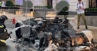 В центре Москвы вспыхнул и полностью сгорел Lamborghini (фото)