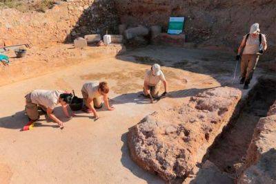 В Испании нашли мозаику возрастом 1800 лет - фото