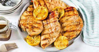 Вкусное блюдо из простых ингредиентов: рецепт куриной грудки с лимоном