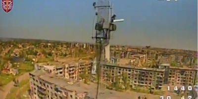 Сырский показал, как ударные дроны ВСУ уничтожают разведывательные станции противника в Бахмуте — видео