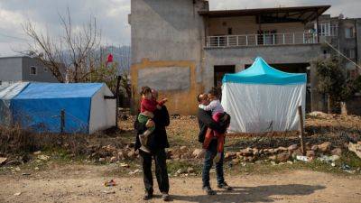 Пыль, палатки и нехватка воды: полгода после землетрясения в Турции