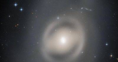Космический призрак: телескоп Хаббл сделал снимок необычной галактики (фото) - focus.ua - Украина