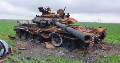 Дешевые FPV-дроны ВСУ уничтожили современный танк ВС РФ Т-90 "Прорыв" (видео)
