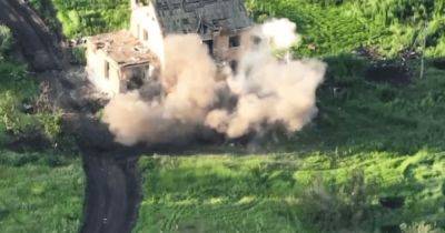 Бойцы 3 штурмовой бригады из гаубицы М119 уничтожили миномет в районе Бахмута (видео)
