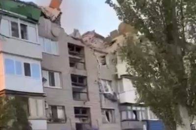 Попали в многоэтажный дом: оккупанты вновь ударили по Покровску, видео