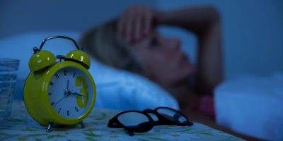 Как стресс влияет на наш сон? Пять необычных симптомов, о которых вы не знаете