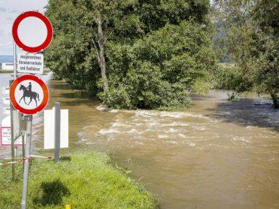 По меньшей мере один человек погиб из-за наводнений в Австрии, есть опасность оползней